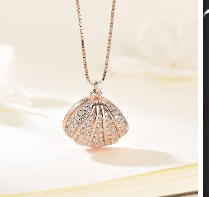 Rose gold Oyster Pearl Necklace