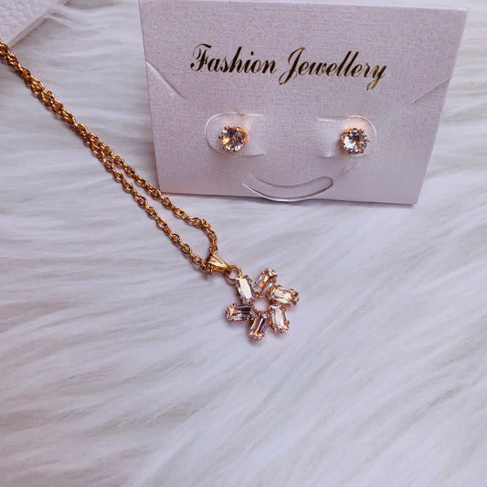 Stylish pendent set with ear studs