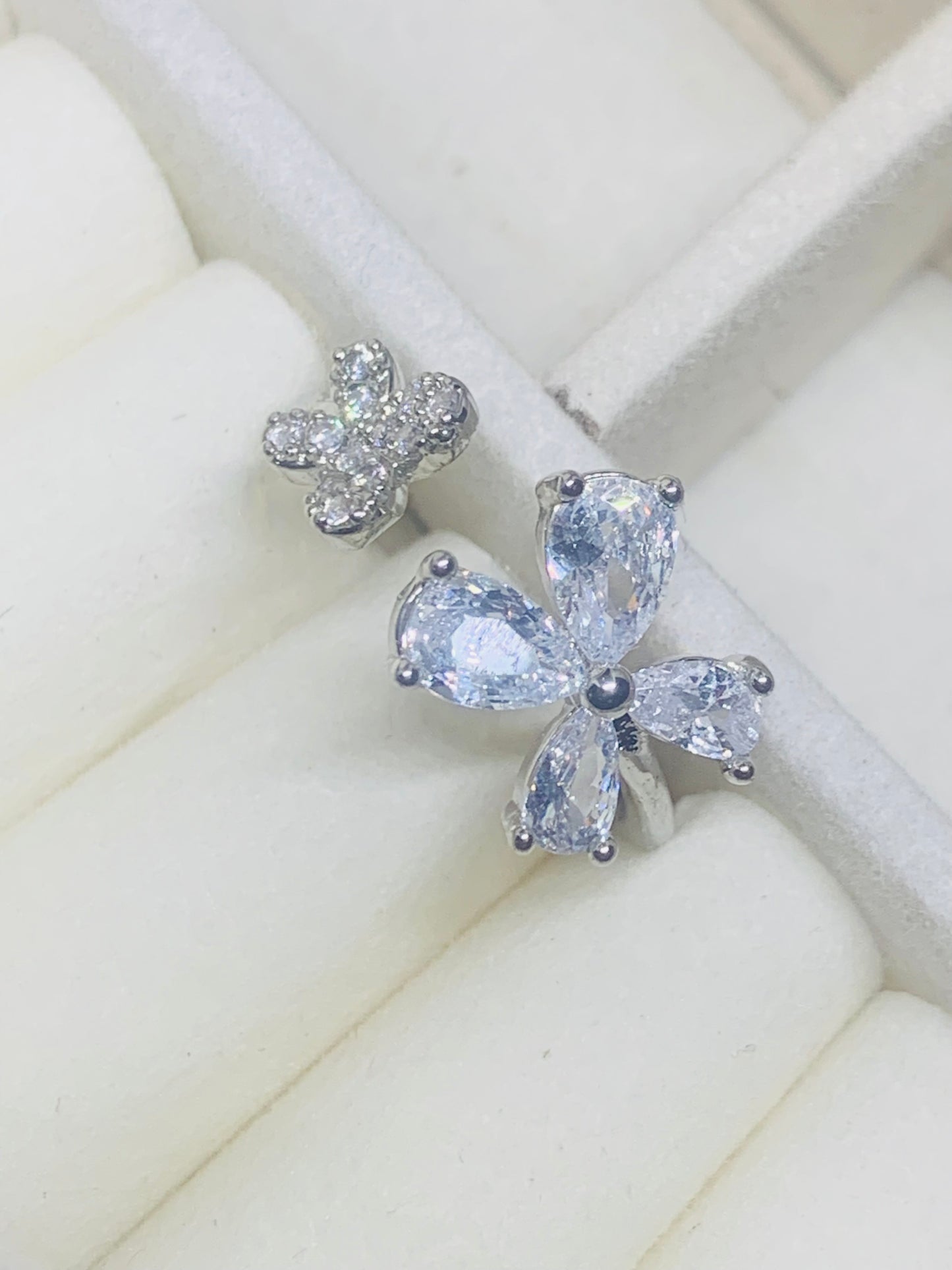 Floral Crystal Fly Ring
